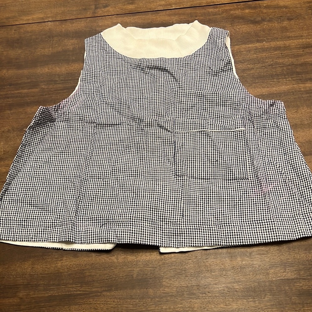 Very cute black and white checked crop top